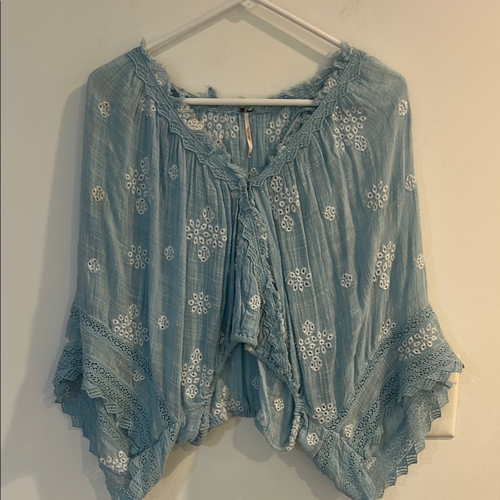 MUST GO! Free People billowy cropped top